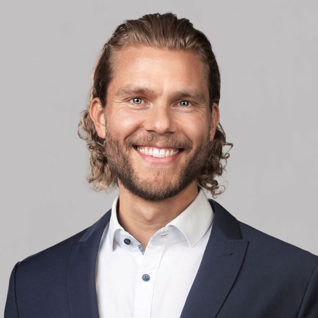 Headshot of Dr Alexander Schmidt