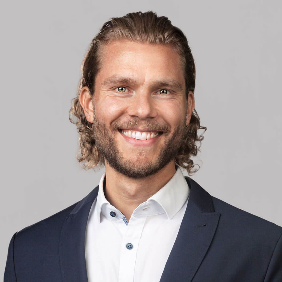 Headshot of Dr Alexander Schmidt